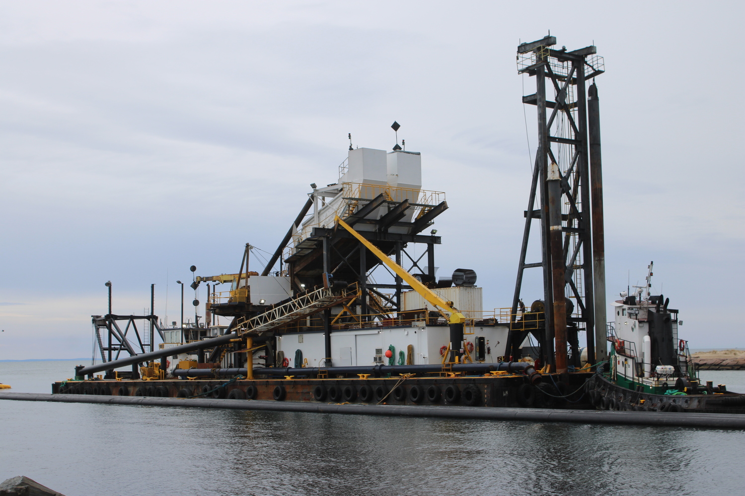Dredge Oyster Bay in Lake Montauk Inlet 2025 Photo Jack Motz